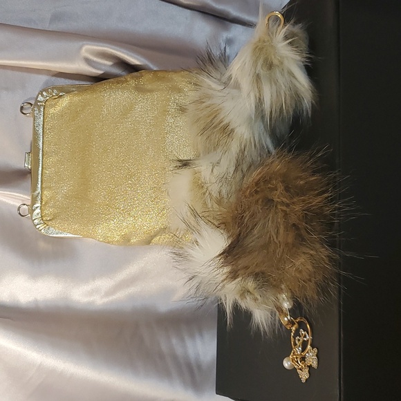 Amercan Vintage Metallic Golden Evening Top Lock Purse with Fur Accessories - Picture 5 of 8